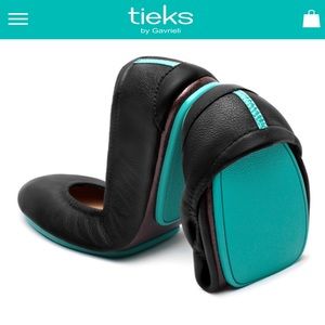 Matte black tieks, with original pouch